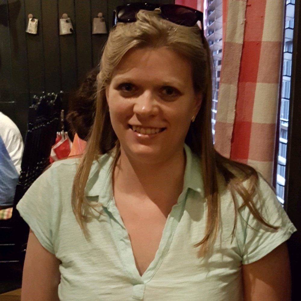 Meet your Posher, Lorie